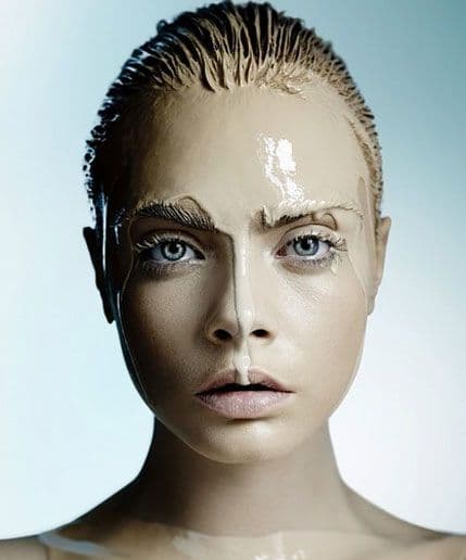 Pozirala gola, ali sa stilom Pozirala gola, ali sa stilom