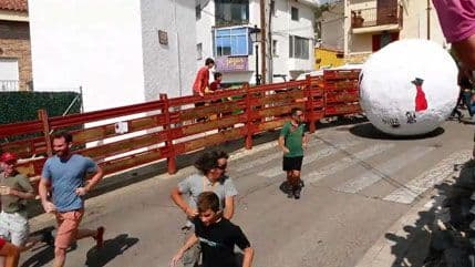 VIDEO: U Španiji zamijenili trku s bikovima - loptom VIDEO: U Španiji zamijenili trku s bikovima - loptom