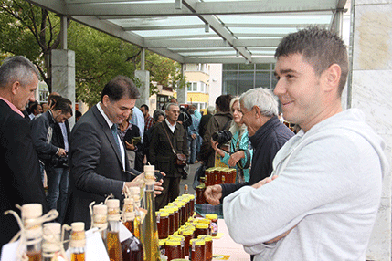 Osamdeset pčelara Podgoričanima pokazali proizvode: Loša godina dobroga nauka Osamdeset pčelara Podgoričanima pokazali proizvode: Loša godina dobroga nauka