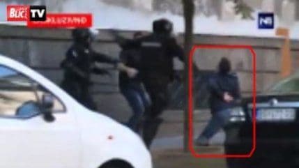 VIDEO: Kako je srpska Žandarmerija tukla brata Aleksandra Vučića i njegovo obezbjeđenje VIDEO: Kako je srpska Žandarmerija tukla brata Aleksandra Vučića i njegovo obezbjeđenje