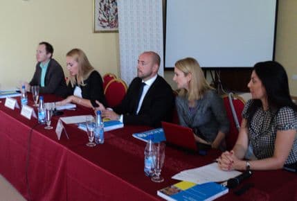 Petina romskih žena udato prije osamnaeste Petina romskih žena udato prije osamnaeste