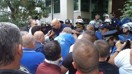 Policija spriječila upad Metalaca u Vladu Policija spriječila upad Metalaca u Vladu