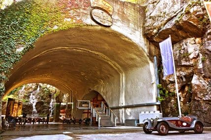 Karavan Alfa Romeo 8C oldtajmera u posjeti Šipčaniku (VIDEO) Karavan Alfa Romeo 8C oldtajmera u posjeti Šipčaniku (VIDEO)