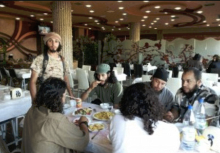 Ovako izgledaju borci Islamske države: Dok građani gladuju oni uživaju u luksuzu Ovako izgledaju borci Islamske države: Dok građani gladuju oni uživaju u luksuzu