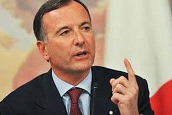 Preminuo bivši šef diplomatije Italije Franko Fratini Preminuo bivši šef diplomatije Italije Franko Fratini