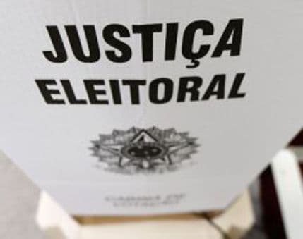 Brazilcima zabranjeno da prave selfije na biralištima Brazilcima zabranjeno da prave selfije na biralištima