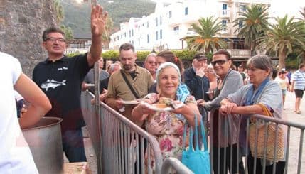 Transparent na "Danu Siruna": Poruka Popoviću ne predstavlja glas Budvana  Transparent na "Danu Siruna": Poruka Popoviću ne predstavlja glas Budvana