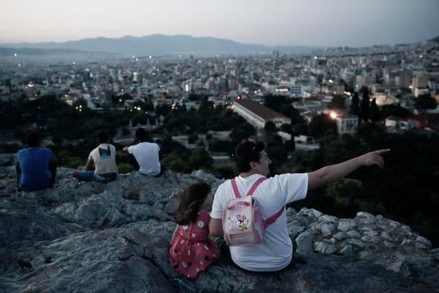 Ruski turisti oštetili Akropolj Ruski turisti oštetili Akropolj