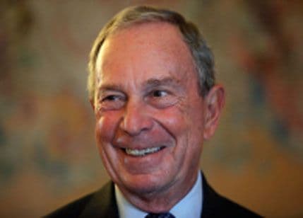 Kraljica Elizabeta odlikovala Majkla Blumberga Kraljica Elizabeta odlikovala Majkla Blumberga