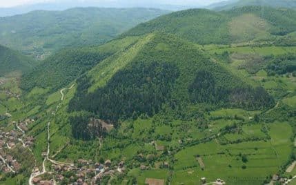 Stručnjaci priznali: Bosanske piramide veliko su arheološko otkriće Stručnjaci priznali: Bosanske piramide veliko su arheološko otkriće