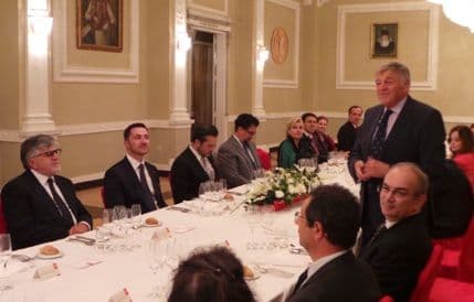 Replika večere sa dvora Petrovića za pomoć školovanju crnogorskih kuvara u Francuskoj (FOTO) Replika večere sa dvora Petrovića za pomoć školovanju crnogorskih kuvara u Francuskoj (FOTO)