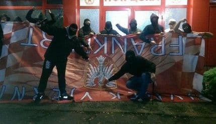 Bugari napali hrvatske navijače i oteli im zastavu Bugari napali hrvatske navijače i oteli im zastavu