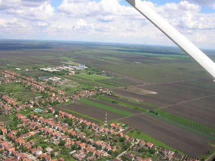 Pao avion kod Novog Sada, dvoje mrtvih Pao avion kod Novog Sada, dvoje mrtvih