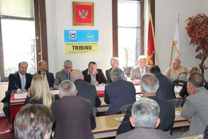 Euromost održao tribinu "Saradnja lokalne uprave, NVO i građana u borbi protiv korupcije" Euromost održao tribinu "Saradnja lokalne uprave, NVO i građana u borbi protiv korupcije"