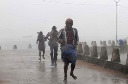 Ciklon u Indiji odnio tri života, u Japanu 35 povrijeđenih u udaru tajfuna Ciklon u Indiji odnio tri života, u Japanu 35 povrijeđenih u udaru tajfuna