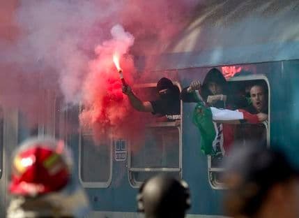 VIDEO: Veliki navijački neredi u Bukureštu VIDEO: Veliki navijački neredi u Bukureštu