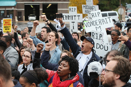 Novi protesti u Fergusonu, uhapšeno više od 50 lica (VIDEO) Novi protesti u Fergusonu, uhapšeno više od 50 lica (VIDEO)