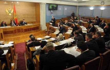 Raspravu prekinuo verbalni sukob Vučinića i poslanika DPS-a Raspravu prekinuo verbalni sukob Vučinića i poslanika DPS-a