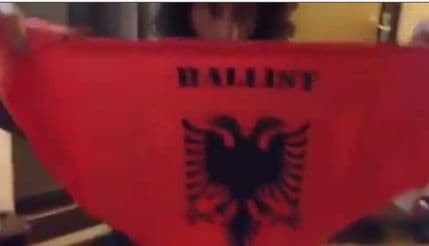 VIDEO: Kako su Albanci unijeli provokativnu zastavu u Srbiju VIDEO: Kako su Albanci unijeli provokativnu zastavu u Srbiju
