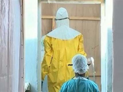 Panična potraga za 132 osobe sa kojima je zaražena bolničarka letjela avionom Panična potraga za 132 osobe sa kojima je zaražena bolničarka letjela avionom