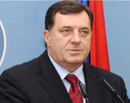 Dodik “častio” odlazak na paradu Dodik “častio” odlazak na paradu