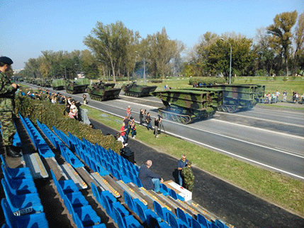 Ko dolazi a ko ne dolazi na današnju vojnu paradu u Beogradu Ko dolazi a ko ne dolazi na današnju vojnu paradu u Beogradu