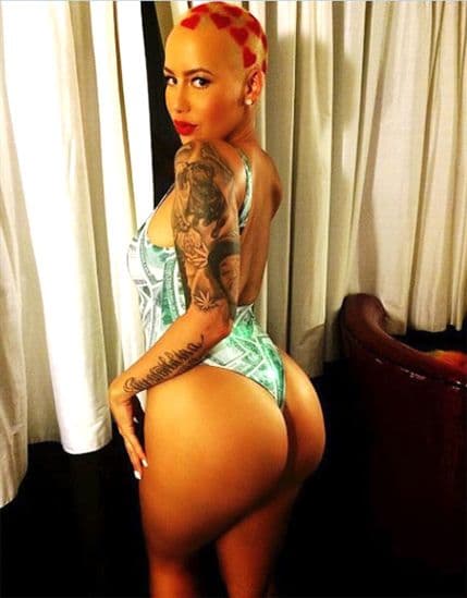 Možete li gledati samo u njenu frizuru? Možete li gledati samo u njenu frizuru?