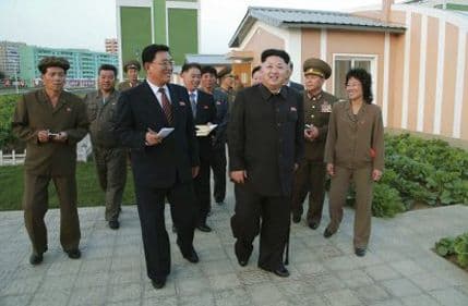 Kim Džong Un u javnosti sa štapom Kim Džong Un u javnosti sa štapom