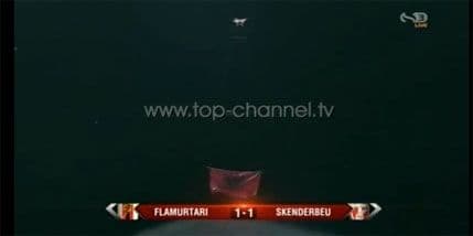 Dron i na meču u Vlori, zastava albanska (VIDEO) Dron i na meču u Vlori, zastava albanska (VIDEO)