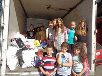 Učenici OŠ "Maksim Gorki" organizovali humanitarnu akciju "Pomažemo i mi" Učenici OŠ "Maksim Gorki" organizovali humanitarnu akciju "Pomažemo i mi"