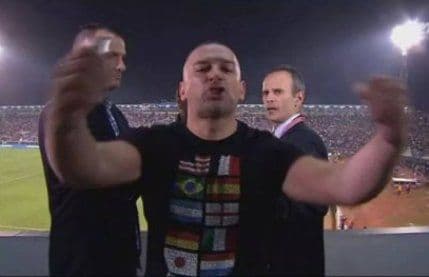 Uhapšen navijač koji je vrijeđao Vučića, VIP ulaznicu "dobio od prijatelja" Uhapšen navijač koji je vrijeđao Vučića, VIP ulaznicu "dobio od prijatelja"