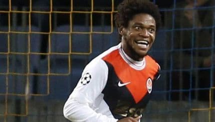 Luiz Adriano stao uz rame Mesiju Luiz Adriano stao uz rame Mesiju