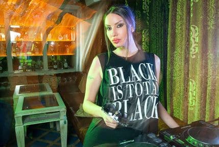 DJ SOPHIE: Ne podliježem novim trendovima, ne radim folk muziku i zbog toga idem prema vrhu DJ SOPHIE: Ne podliježem novim trendovima, ne radim folk muziku i zbog toga idem prema vrhu