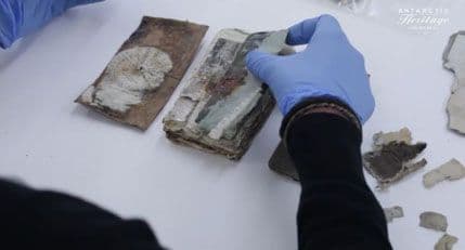 Nakon sto godina u ledu otkrivena bilježnica o ekspediciji na Antarktik Nakon sto godina u ledu otkrivena bilježnica o ekspediciji na Antarktik