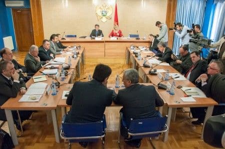 Vojska da bude po NATO standardima Vojska da bude po NATO standardima