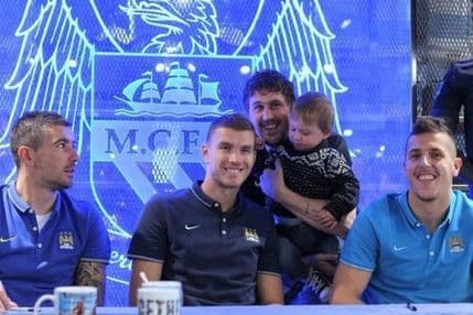 VIDEO: Jovetić, Džeko i Kolarov se družili sa fanovima VIDEO: Jovetić, Džeko i Kolarov se družili sa fanovima