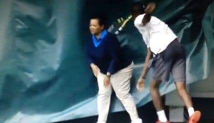 VIDEO: Bacio reket i povrijedio ženskog sudiju VIDEO: Bacio reket i povrijedio ženskog sudiju