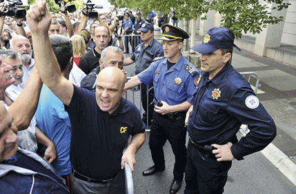 Da li će Administrativni odbor skinuti imunitet Vučiniću? Da li će Administrativni odbor skinuti imunitet Vučiniću?