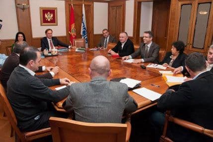 Kolegijum Skupštine pozvao nadležne da spriječe kršenje Ustava Kolegijum Skupštine pozvao nadležne da spriječe kršenje Ustava