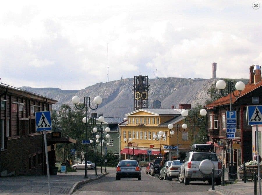 Šveđani sele grad 3 km "istočno"" Šveđani sele grad 3 km "istočno""