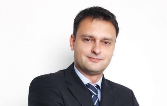 Napad u centru Podgorice: Metalnim šipkama na direktora NLB banke Napad u centru Podgorice: Metalnim šipkama na direktora NLB banke