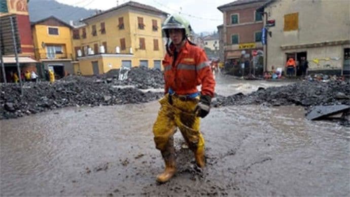U poplavama u Italiji dvoje nestalih U poplavama u Italiji dvoje nestalih