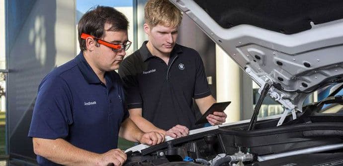 BMW unaprijeđuje automobile pomoću Google naočara BMW unaprijeđuje automobile pomoću Google naočara