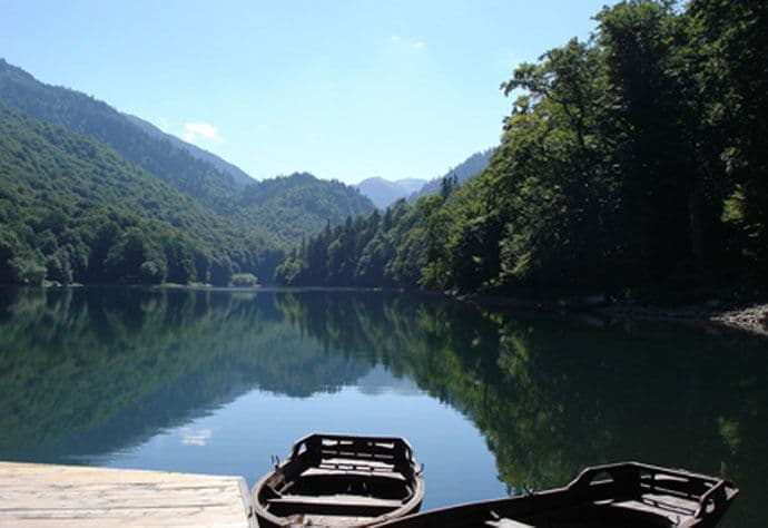 Hotel u prašumi, šank na jezeru Hotel u prašumi, šank na jezeru