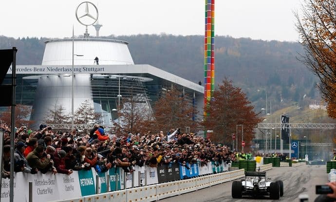 Hiljade navijača proslavilo uspjeh Mercedesa u Formuli 1 Hiljade navijača proslavilo uspjeh Mercedesa u Formuli 1