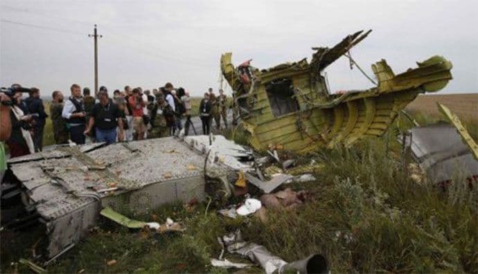 Djelovi srušenog malezijskog boinga biće ponovo sklopljeni radi istrage Djelovi srušenog malezijskog boinga biće ponovo sklopljeni radi istrage