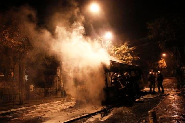 Anarhisti pale po Atini Anarhisti pale po Atini