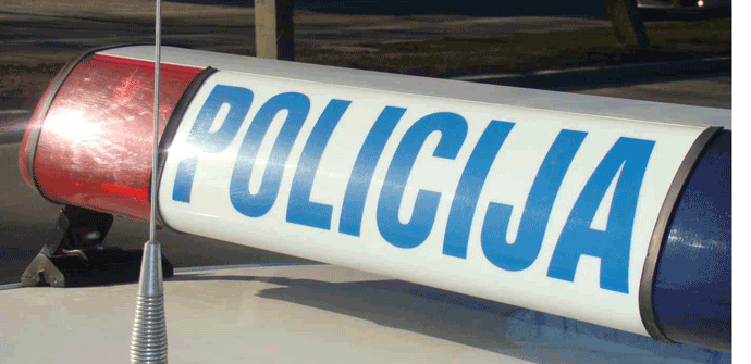 Vozilo sletjelo u Moraču, traga se za vozačem Vozilo sletjelo u Moraču, traga se za vozačem