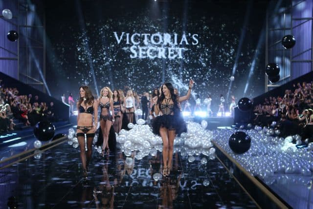 London: Victoria's Secret Show 2014. London: Victoria's Secret Show 2014.