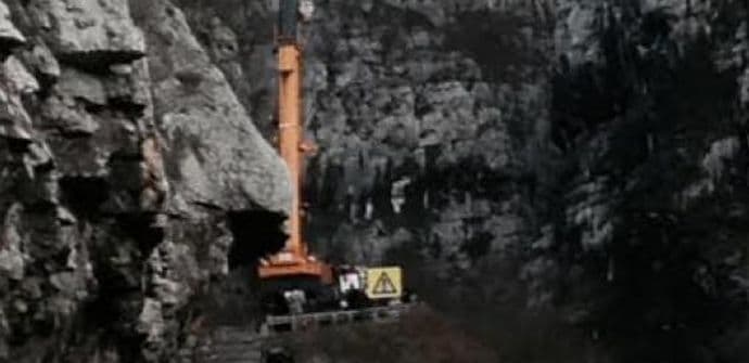 (FOTO) Izvučeno vozilo iz Morače (FOTO) Izvučeno vozilo iz Morače